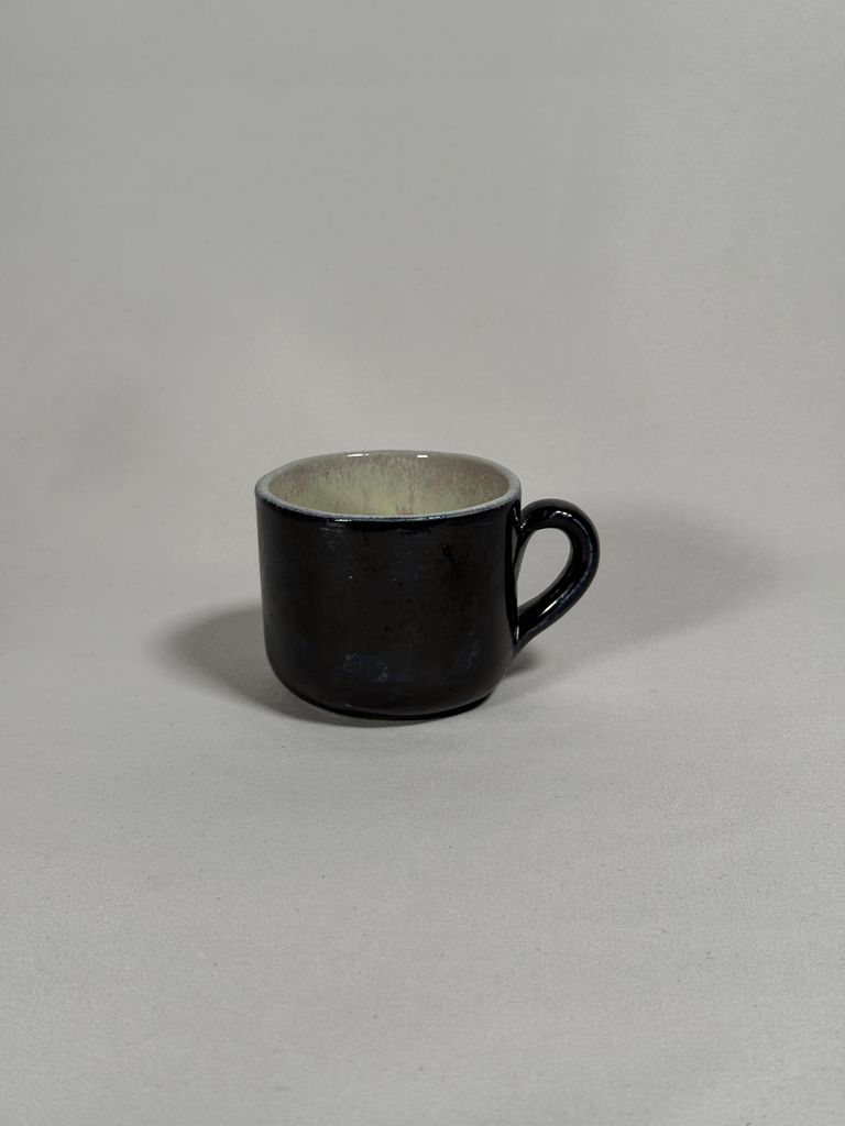 Tasse noire nacrée